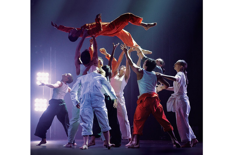 Groupe RUBBERBANDance : Vraiment doucement