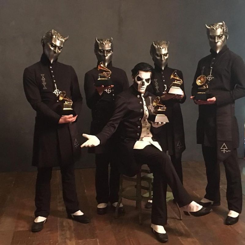 Ghost Le groupe gagne un Grammy Chanceux comme un Quêteux Voir.ca