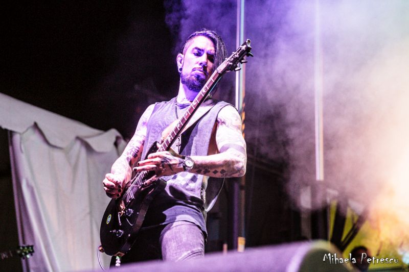 14-janes-addiction-3