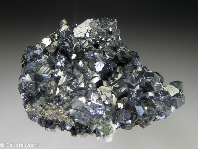 Minerals zinc. Сфалерит (цинковая обманка). Сфалерит руда. Сфалерит минерал черный. ZNS сфалерит.