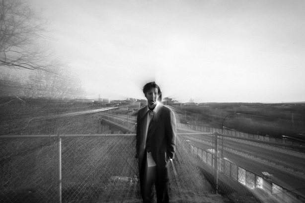 Emmanuel Schwartz devant la ville d’Akron