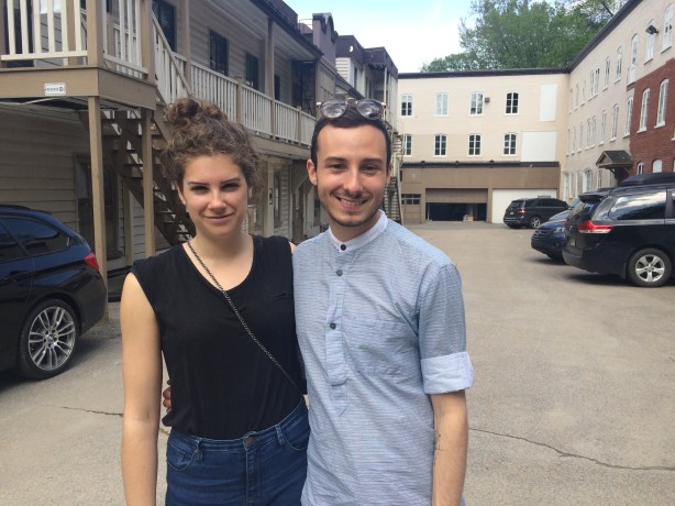 Marie-Andrée Groleau et Patrick Lacelle posent au Carré Lépine avant le début des travaux (Crédit: Catherine Genest)