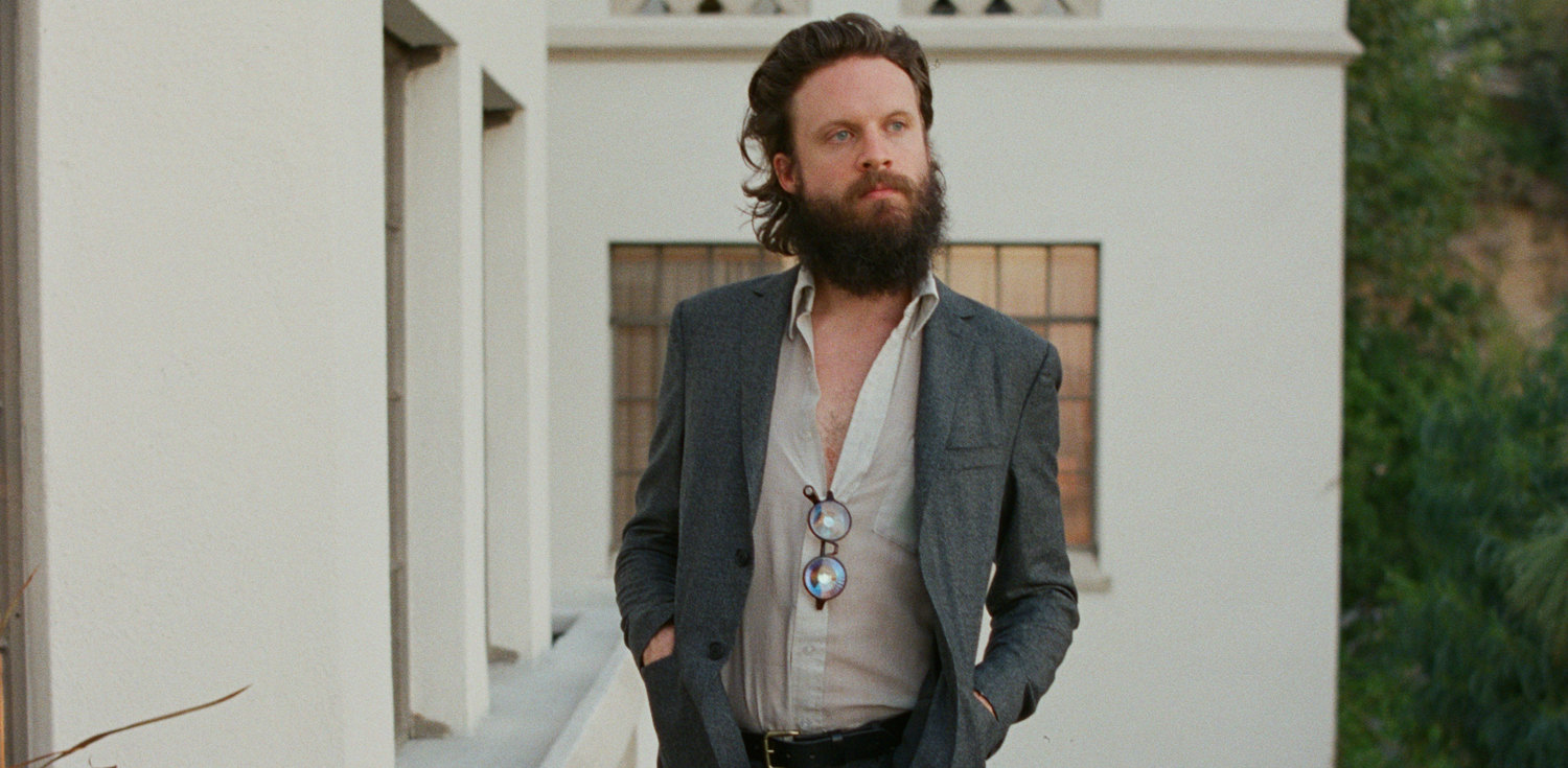 Father John Misty réchauffe ton coeur avec Real Love Baby