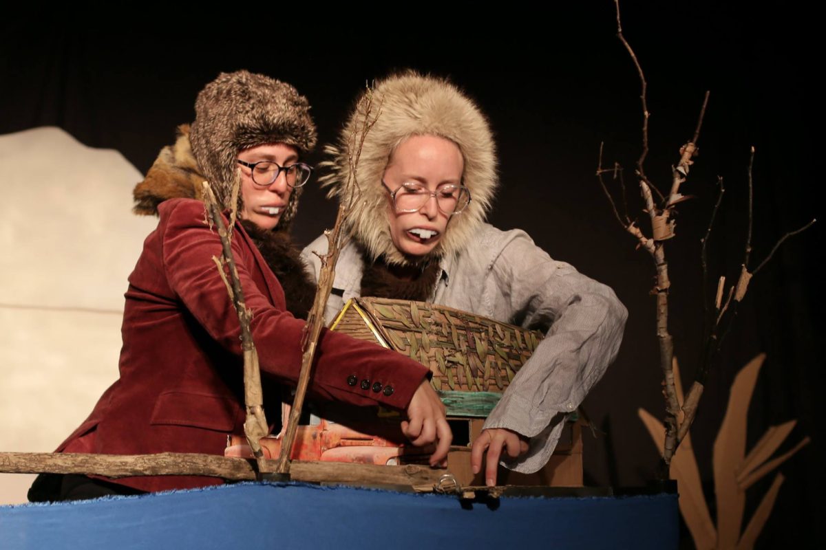 Maggie Winston et Rae-Anna Celia Maitland dans Beaver Dream