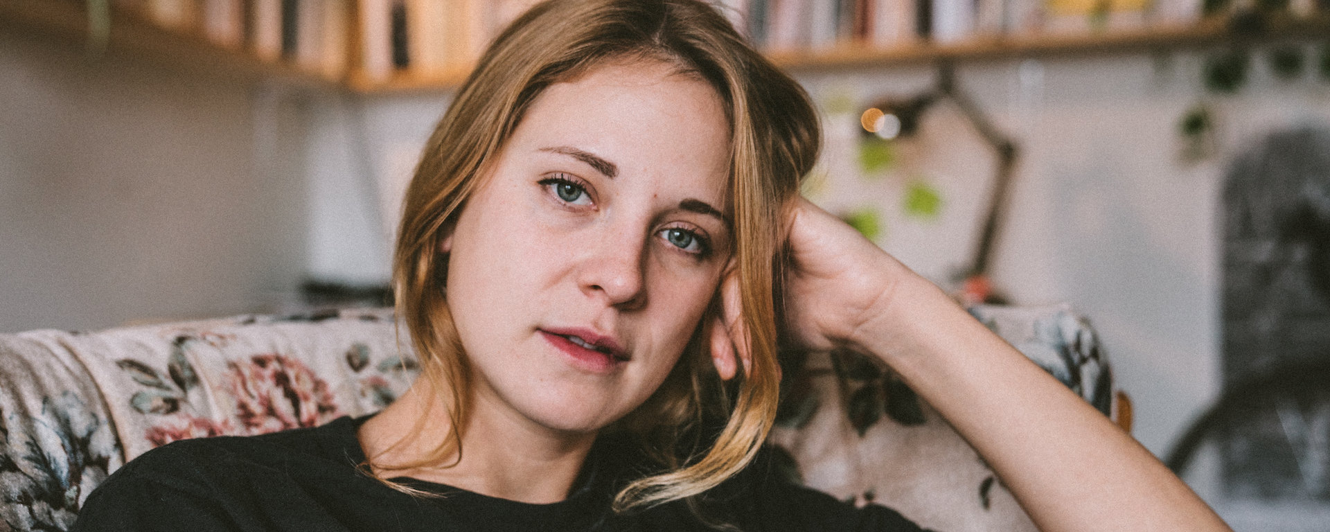 Helena Deland présente un premier extrait d'Altogether Unaccompanied