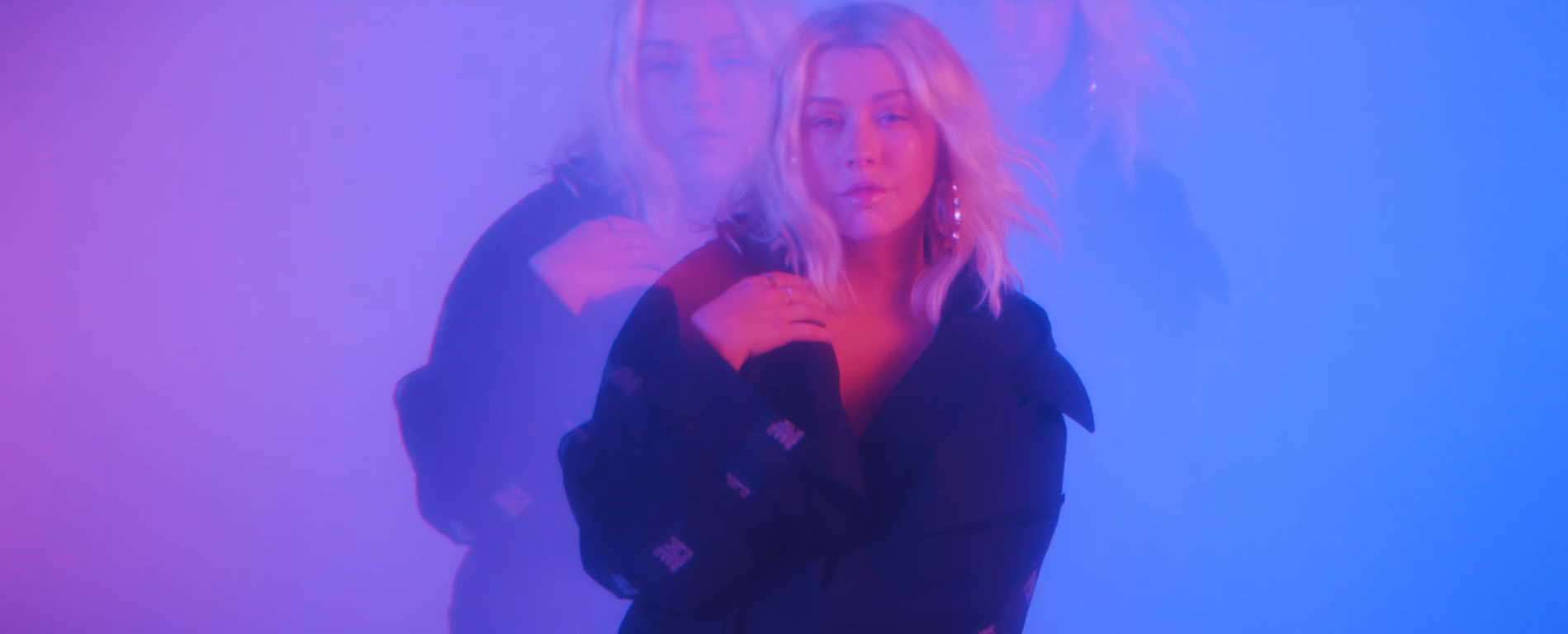 Christina Aguilera fait équipe avec Kanye West sur la vigoureuse Accelerate