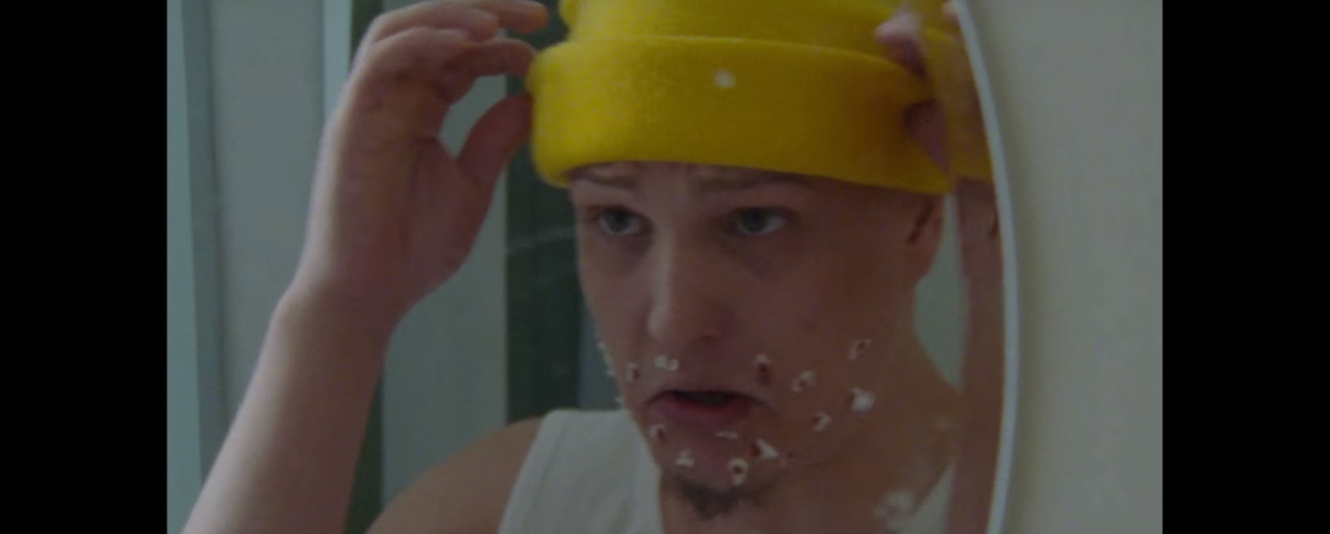 FouKi combat la loi de Murphy dans son nouveau clip