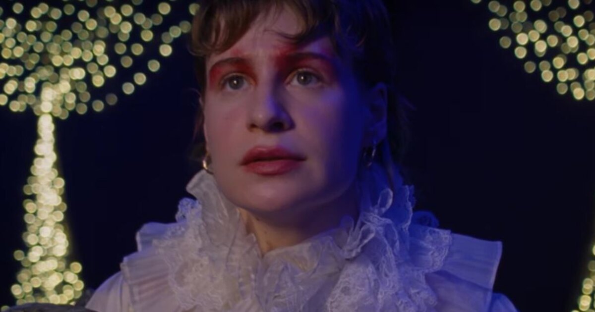 christine queens sort un ep visuel tourn l christine queens sort un ep visuel tourn l